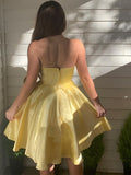 Vestido de cóctel de graduación, corte A/princesa, sin tirantes, de satén, con volantes, sin mangas, corto/mini