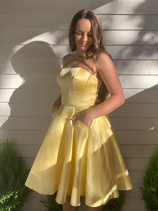 Vestido de cóctel de graduación, corte A/princesa, sin tirantes, de satén, con volantes, sin mangas, corto/mini