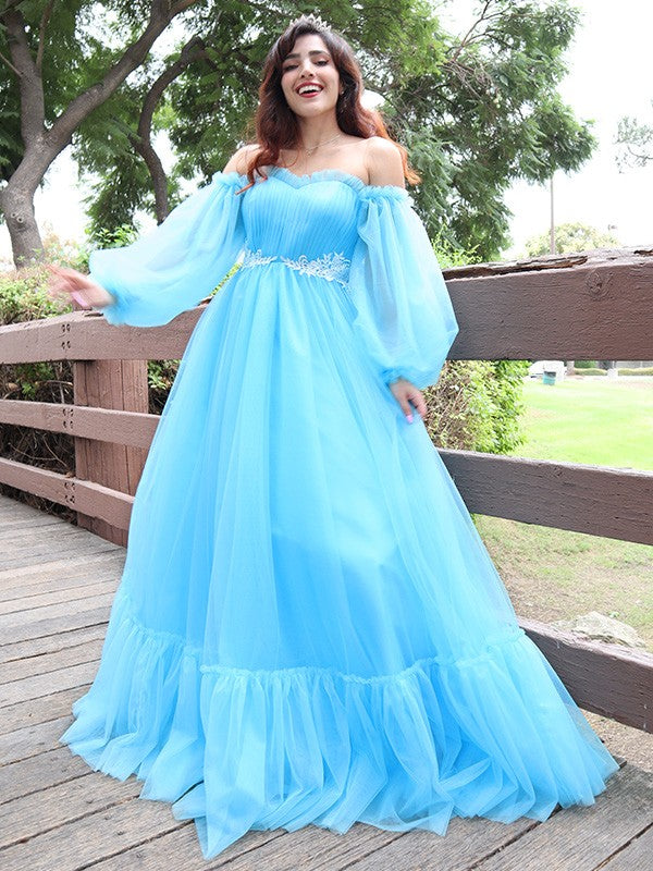 Vestido de noche de graduación con corte A/princesa, hombros descubiertos, apliques de tul, mangas largas y largo hasta el suelo