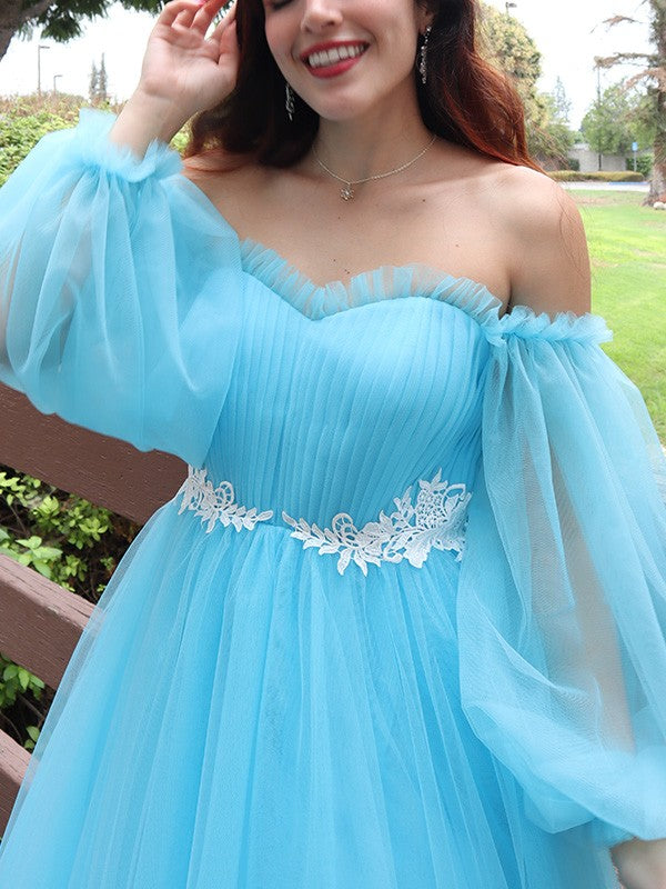 Vestido de noche de graduación con corte A/princesa, hombros descubiertos, apliques de tul, mangas largas y largo hasta el suelo