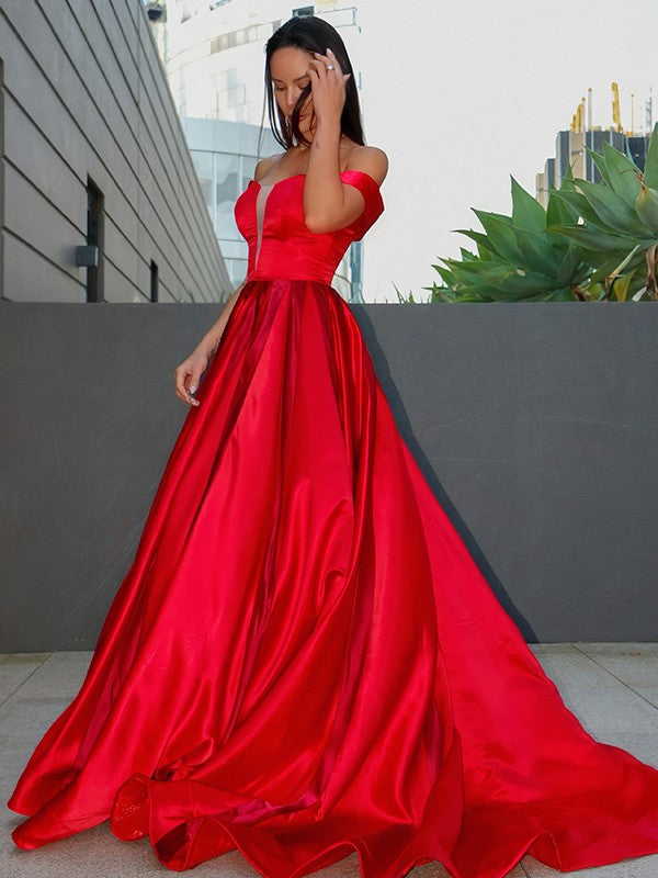Vestido de noche de graduación con corte A/princesa, sin mangas, con volantes y satén, hombros descubiertos y cola larga