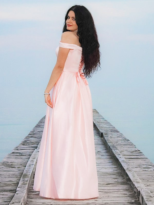 Vestido de noche de graduación de corte A/princesa, de satén, sin mangas, con hombros descubiertos y volantes hasta el suelo