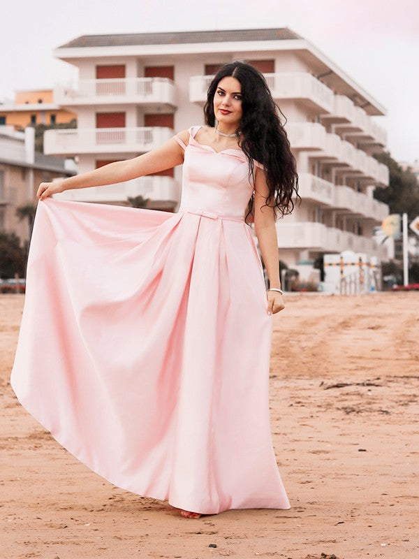 Vestido de noche de graduación de corte A/princesa, de satén, sin mangas, con hombros descubiertos y volantes hasta el suelo