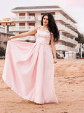 Vestido de noche de graduación de corte A/princesa, de satén, sin mangas, con hombros descubiertos y volantes hasta el suelo