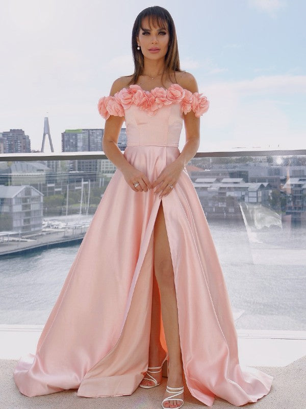 Vestido de noche de graduación de satén, corte A/princesa, sin mangas, hombros descubiertos, flores hechas a mano, cola larga