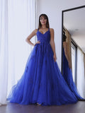 Vestido de noche de fiesta de corte A/princesa de tul con escote en V, sin mangas, con apliques y cola larga