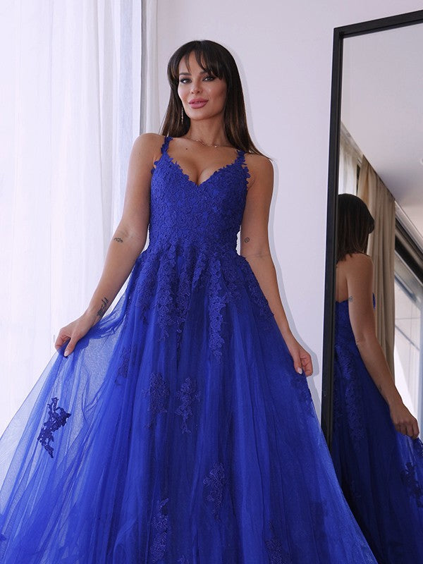 Vestido de noche de fiesta de corte A/princesa de tul con escote en V, sin mangas, con apliques y cola larga