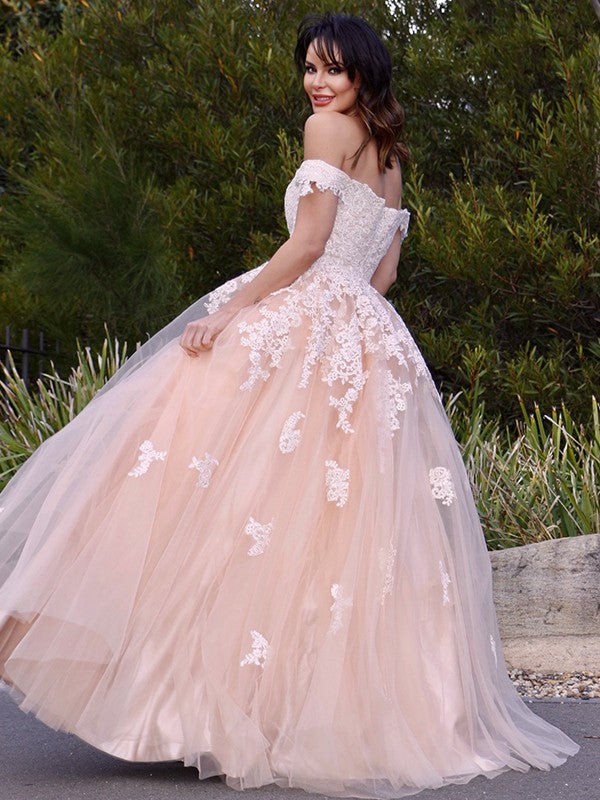 Vestido de noche de graduación con corte A/princesa, apliques de tul, hombros descubiertos, sin mangas y largo hasta el suelo