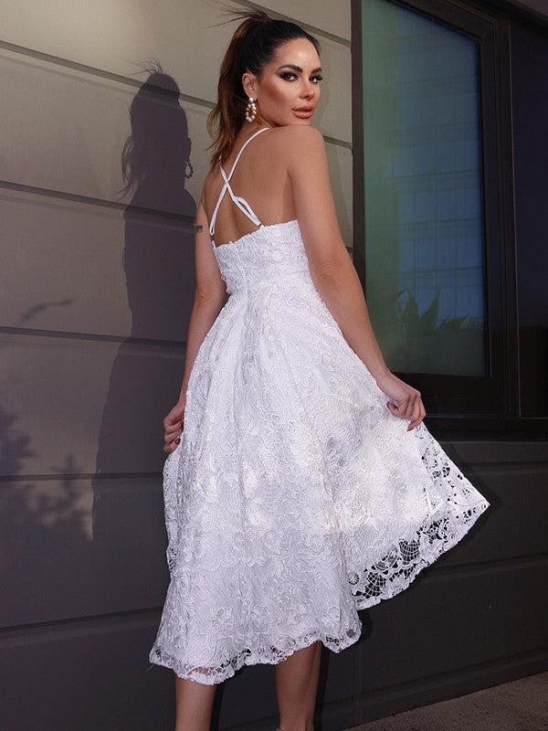 Vestido de fiesta asimétrico sin mangas con escote corazón, encaje, volantes y corte A/princesa