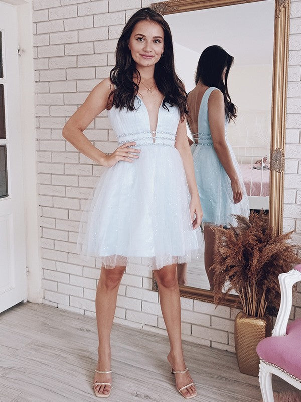 Vestido de cóctel corto/mini de corte A/princesa con escote en V, cuentas, tul, sin mangas
