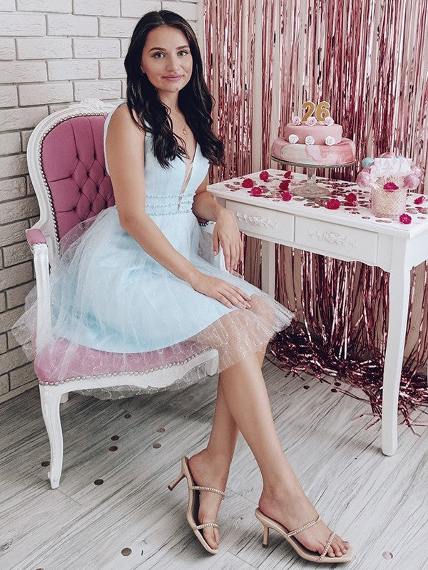 Vestido de cóctel corto/mini de corte A/princesa con escote en V, cuentas, tul, sin mangas