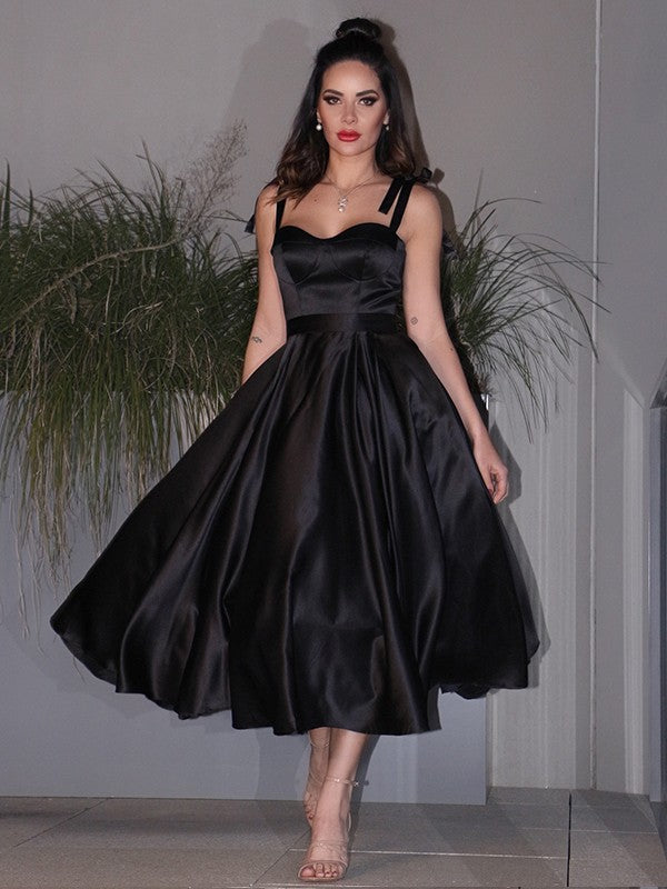 Vestido de fiesta de satén con volantes, tirantes, sin mangas, corte princesa, largo hasta la rodilla