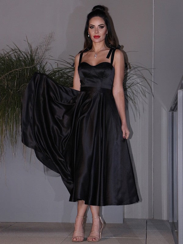 Vestido de fiesta de satén con volantes, tirantes, sin mangas, corte princesa, largo hasta la rodilla