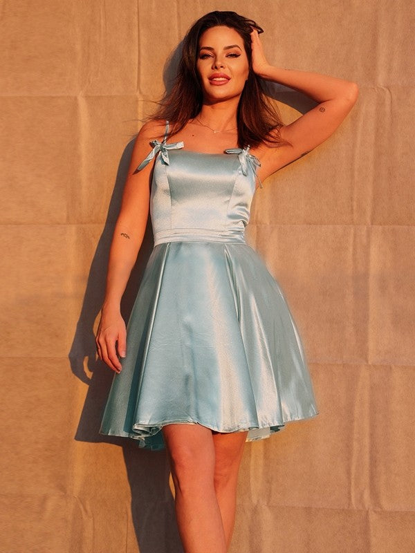 Vestido de cóctel de satén tipo seda, corte A/princesa, con volantes, tirantes finos, sin mangas, corto/mini