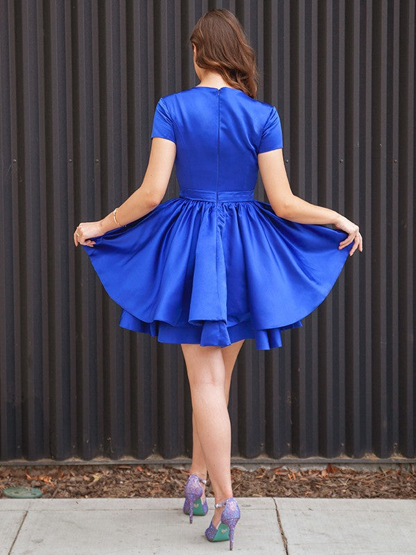 Vestido de fiesta de graduación, corte A/princesa, satén, con faja, cinta y cinturón, escote redondo, mangas cortas, corto/mini