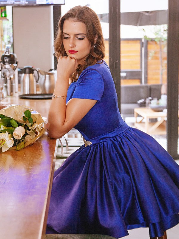 Vestido de fiesta de graduación, corte A/princesa, satén, con faja, cinta y cinturón, escote redondo, mangas cortas, corto/mini