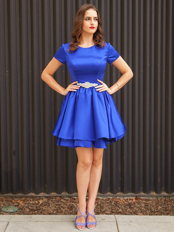 Vestido de fiesta de graduación, corte A/princesa, satén, con faja, cinta y cinturón, escote redondo, mangas cortas, corto/mini