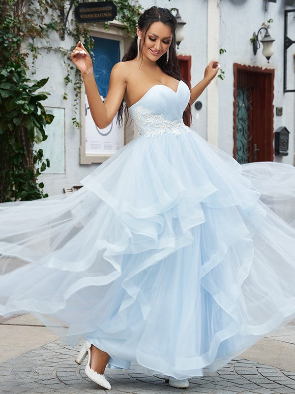 Vestido de noche de graduación con corte A/princesa, escote corazón, sin mangas, largo hasta el suelo y apliques de tul
