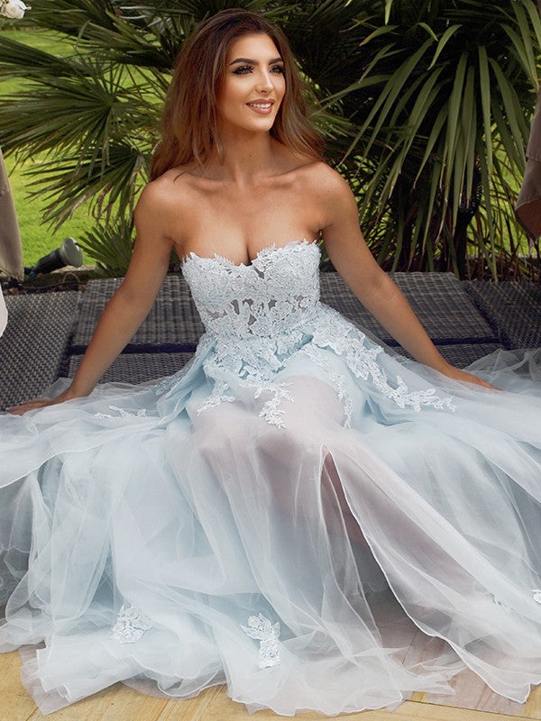 Vestido de noche de graduación con corte A/princesa, escote corazón, sin mangas, con apliques de tul y cola larga