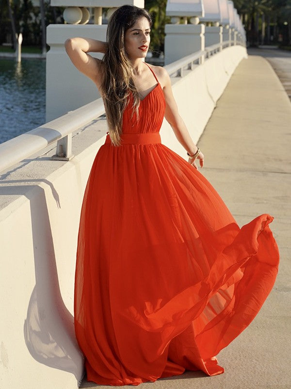 Vestido de noche de graduación de corte A/princesa de gasa fruncida con escote en V sin mangas hasta el suelo