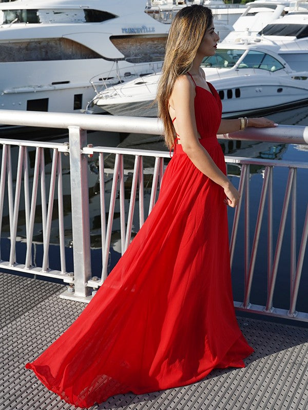 Vestido de noche de graduación de corte A/princesa de gasa fruncida con escote en V sin mangas hasta el suelo