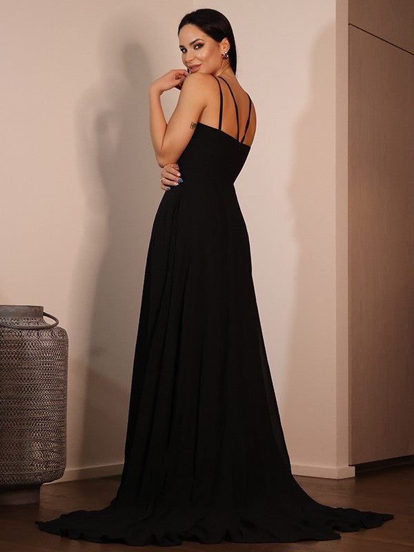 Vestido de noche de graduación de corte A/princesa de gasa con volantes, escote corazón, sin mangas y cola larga