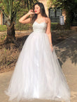 Vestido de noche de fiesta de corte A/princesa, de tul, con abalorios, tirantes finos, sin mangas y cola larga