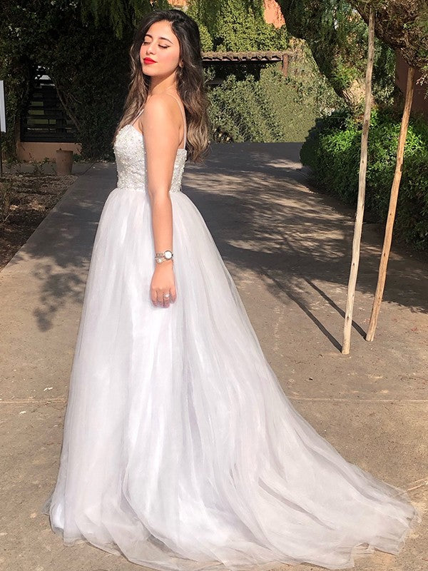 Vestido de noche de fiesta de corte A/princesa, de tul, con abalorios, tirantes finos, sin mangas y cola larga