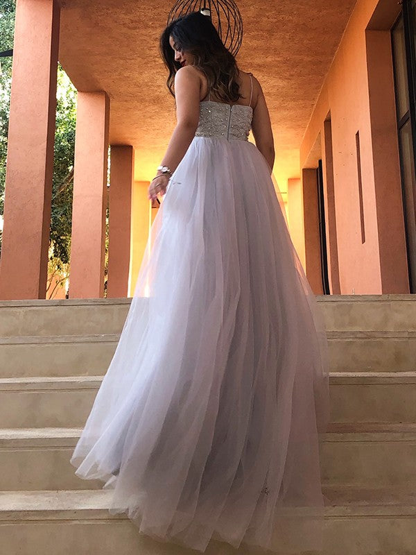 Vestido de noche de fiesta de corte A/princesa, de tul, con abalorios, tirantes finos, sin mangas y cola larga