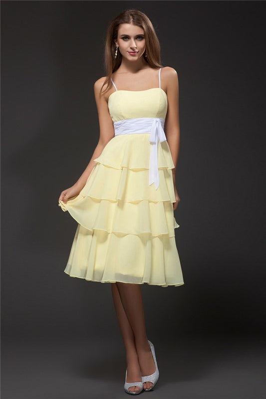 Vestido de dama de honor corto de gasa sin mangas con tirantes finos y corte tubo/columna para fiesta de bienvenida