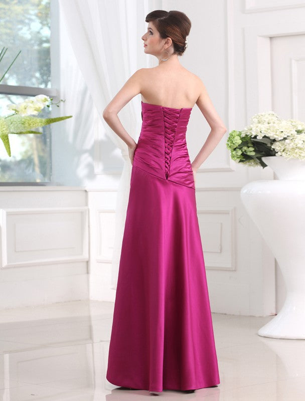Etui-Linie Trägerlos Ärmellos Lange Falten Satin Brautjungfernkleider Abendkleid