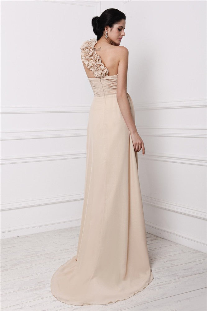 Vestido de fiesta de noche largo de gasa con pliegues, sin mangas y un solo hombro.