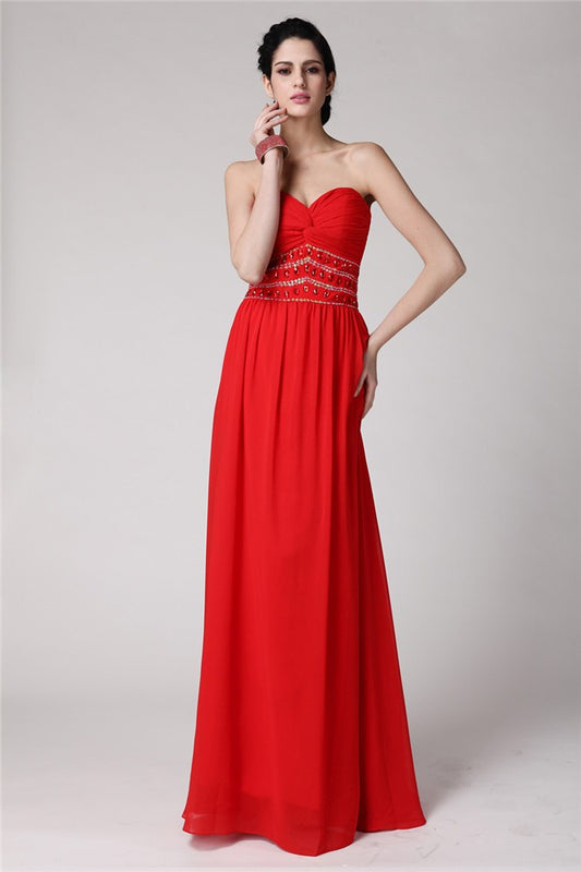 Vestido de noche largo de gasa con escote corazón, sin mangas, con pliegues y cuentas