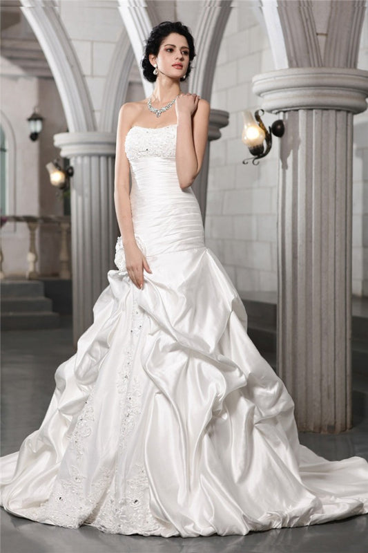 A-Line/Princess Sleeveless Strapless Beading Applique Hand-Made Flower Long Satin Wedding Dresses Bridal Gowns
