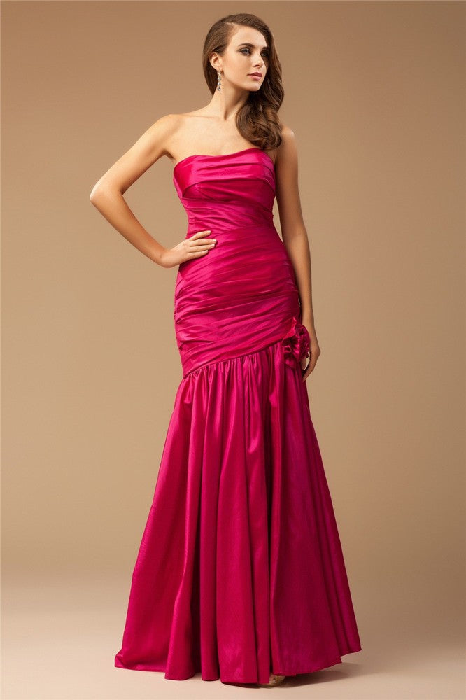 Vestido de noche de fiesta largo de tafetán con volantes, sin mangas y sin tirantes de corte trompeta/sirena
