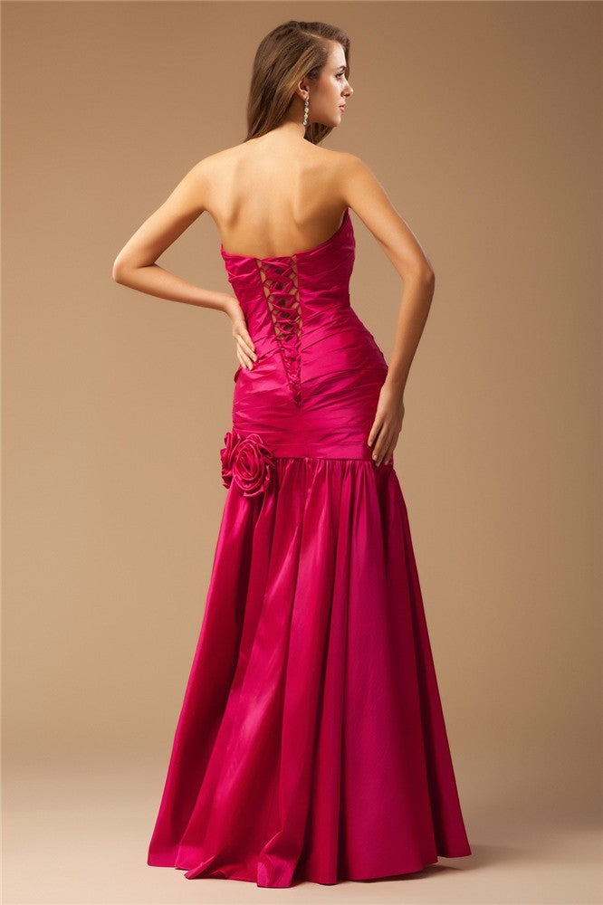 Vestido de noche de fiesta largo de tafetán con volantes, sin mangas y sin tirantes de corte trompeta/sirena