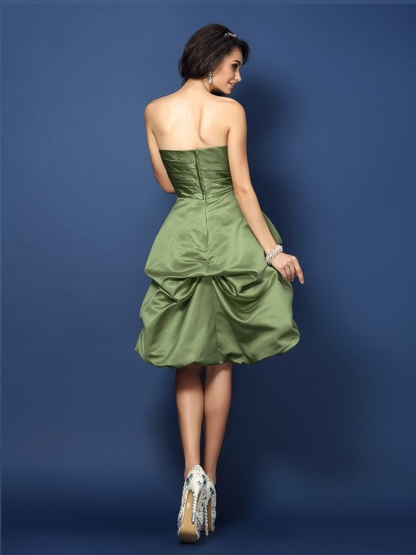 A-Linie/Princess-Linie Trägerlos Gerafft Ärmellos Kurz Satin Brautjungfernkleider Homecoming Ballkleid