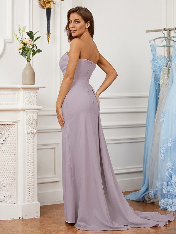 Etui-Linie/Säule Stretch Crepe Rüschen Trägerlos Ärmellos Sweep/Pinsel Zug Kleider Ball Abendkleid