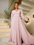 Vestido de noche para madre de la novia, corte A/princesa, de gasa, con volantes, escote en V, mangas largas y largo hasta el suelo.