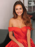 Vestido de fiesta de graduación, corte A/princesa, fruncido, hombros descubiertos, de satén, sin mangas, hasta la rodilla