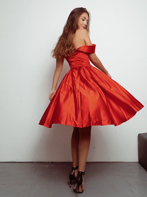 Vestido de fiesta de graduación, corte A/princesa, fruncido, hombros descubiertos, de satén, sin mangas, hasta la rodilla
