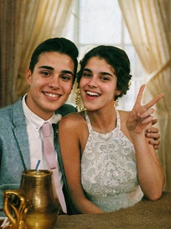 Vestidos de novia de corte A/princesa, de tul, sin mangas, con escote halter y largo hasta el suelo.