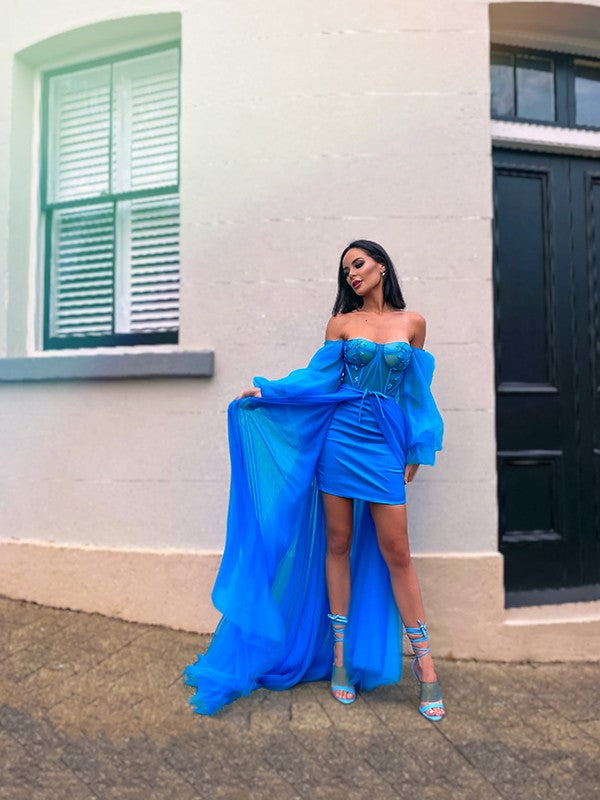 Vestido de noche de fiesta de corte A/princesa, de tul, con cuentas, hombros descubiertos, mangas largas y cola larga