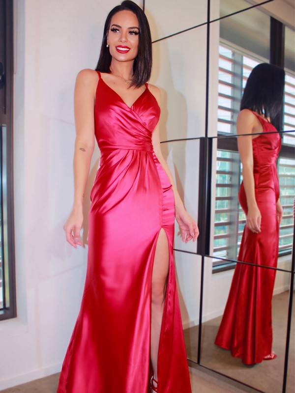 Vestido de noche de graduación con corte tubo/columna, sin mangas, escote en V fruncido y largo hasta el suelo, de satén tipo seda