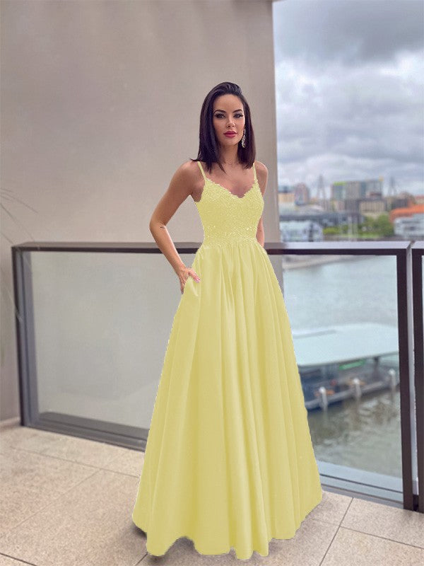 Vestido de noche de graduación con corte A/princesa, apliques, tirantes finos, satén, sin mangas, largo hasta el suelo