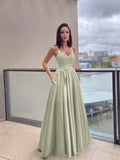 Vestido de noche de graduación con corte A/princesa, apliques, tirantes finos, satén, sin mangas, largo hasta el suelo