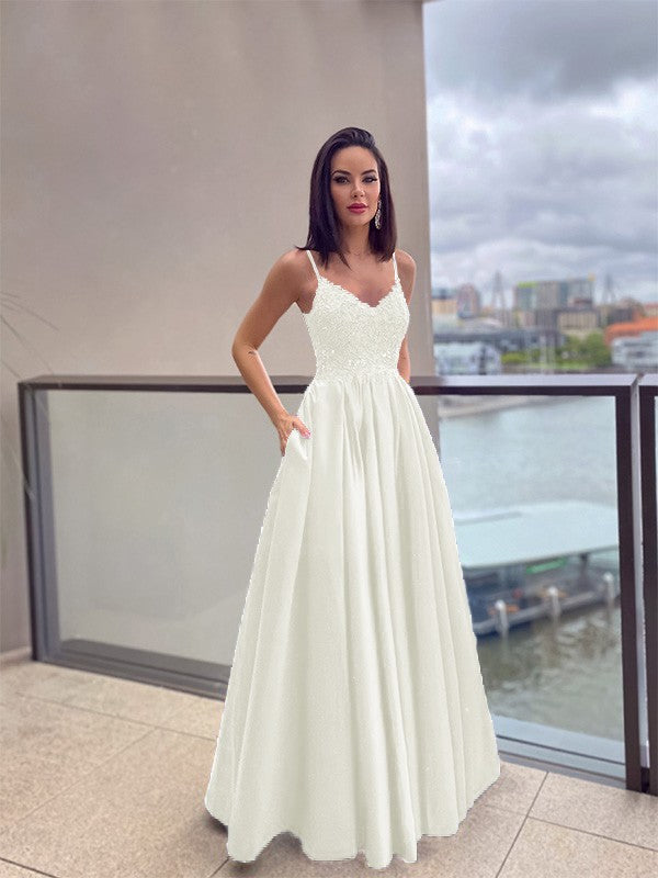 Vestido de noche de graduación con corte A/princesa, apliques, tirantes finos, satén, sin mangas, largo hasta el suelo