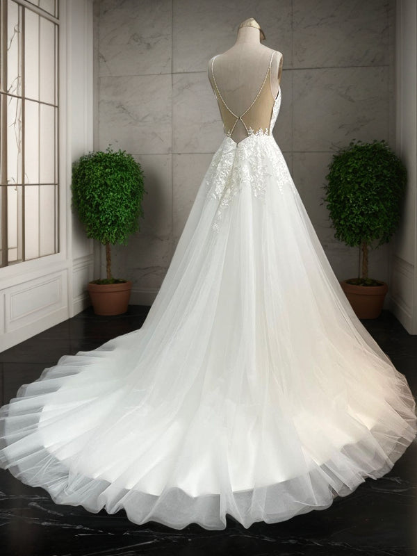 A-Line/Princess Tulle Applique V-neck Sleeveless Chapel Train Wedding Dresses Bridal Gowns