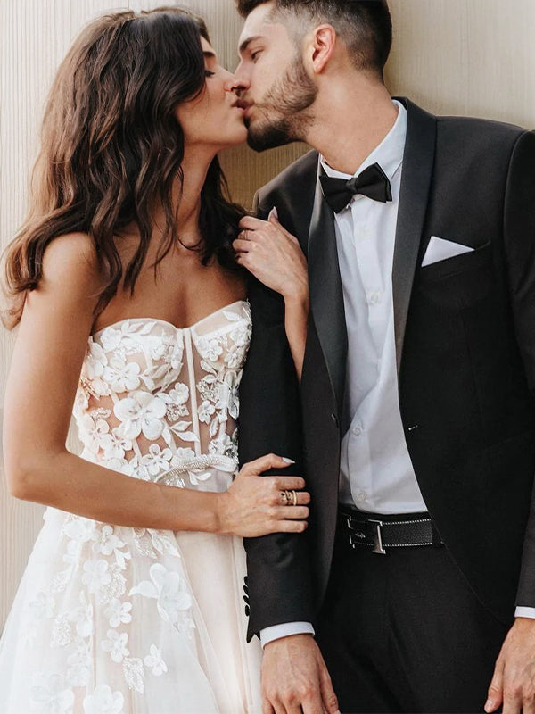 A-Line/Princess Tulle Applique Sweetheart Short Sleeves Court Train Wedding Dresses Bridal Gowns