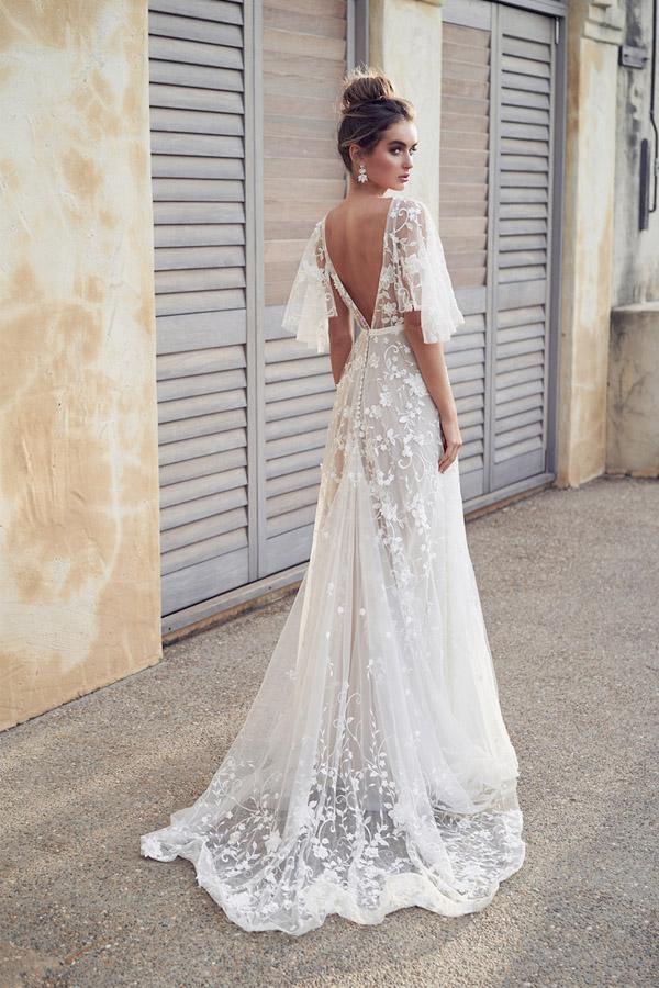 Romantic Ivory Flower Appliques Wedding Dress. Lace Long Bridal Dresses